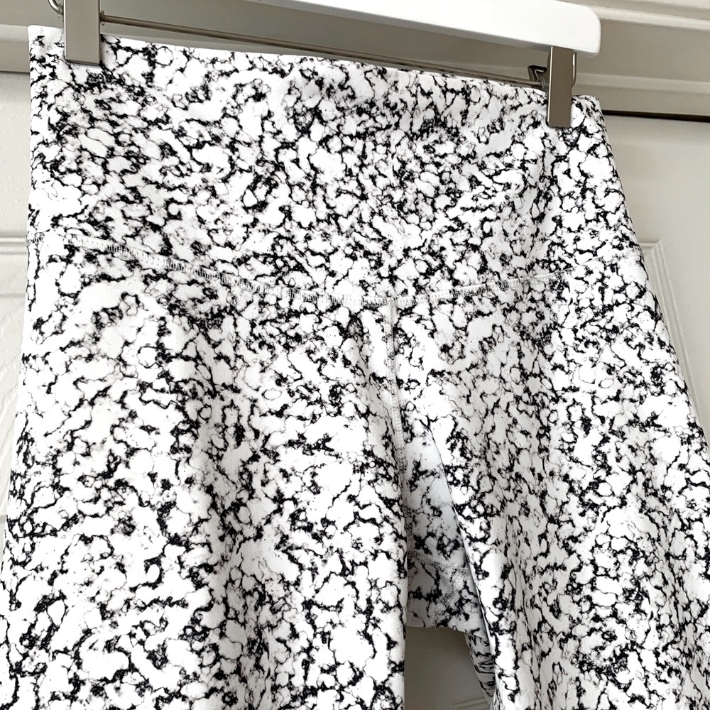 MOVING SALE | DYI Clothing Women’s White Marble Printed Yoga Tights, Size Large - Picture 3 of 5